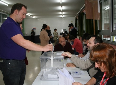 Alderdietako ordezkariak botua ematean: Josu Cristobal (Bildu) #U21 #eibar