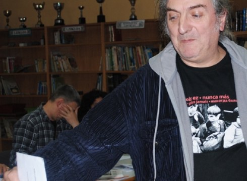 Alderdietako ordezkariak botua ematean: Juan Gómez (Ezker Batua) #U21 #eibar