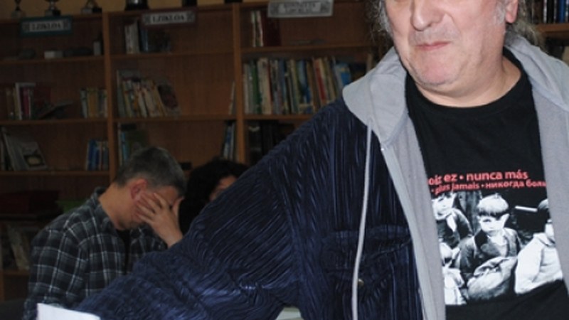 Alderdietako ordezkariak botua ematean: Juan Gómez (Ezker Batua) #U21 #eibar