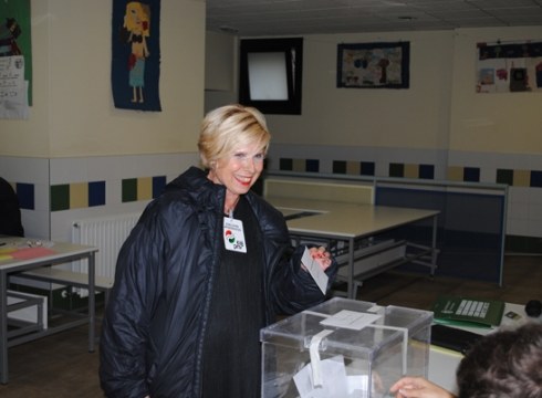 Alderdietako ordezkariak botua ematean: Miren Sojo (EAJ) #U21 #eibar