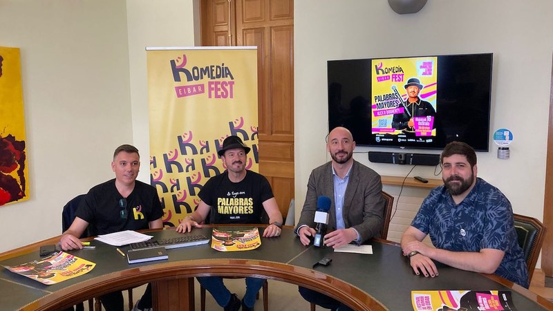 Alex O’Dogherty umoregilearen ikuskizunak emango dio hasiera gaur Komediafest jaialdiari