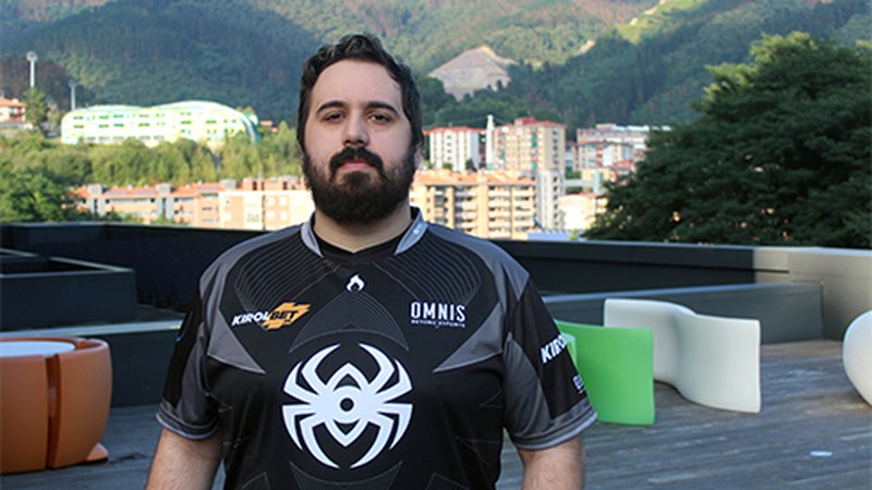 Alex Robleño, e-kiroletako aditua: “E-kirolen industria gora doa eta ikusten ez duenak trena galdu dezake”