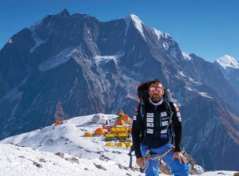 Alex Txikon mendizaleak Manasluren inguruan jardungo du gaur Coliseon