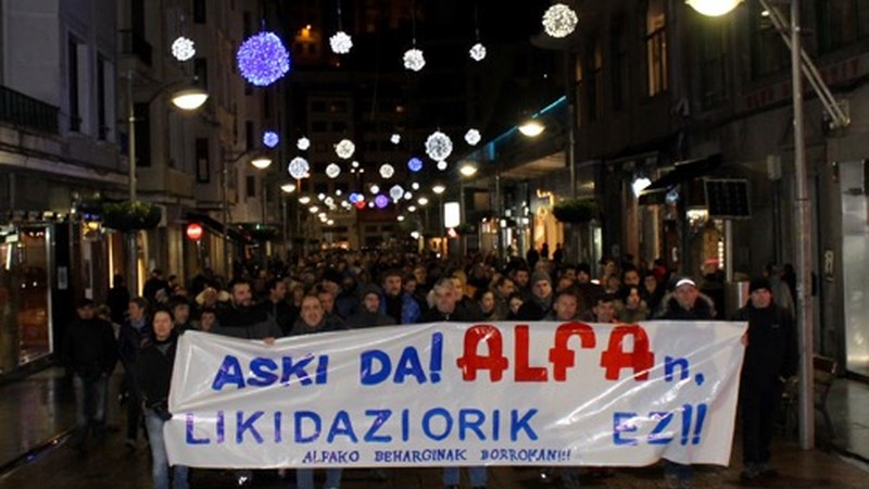 Alfa ez ixteko eskatu zuten atzo manifestazio jendetsuan
