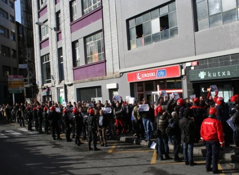 Alfako beharginek hirugarren greba eguna bete dute