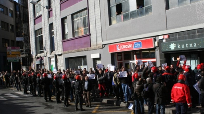 Alfako beharginek hirugarren greba eguna bete dute