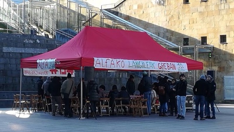 Alfako beharginek informazioa emateko gunea zabaldu dute Untzagan