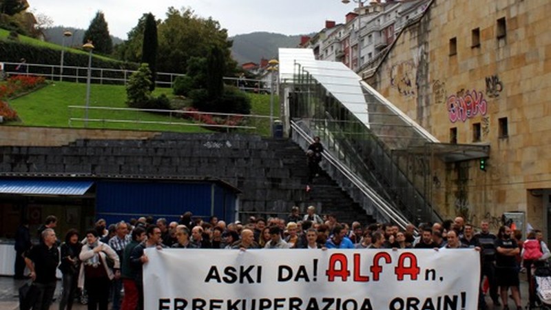Alfako beharginek jaitsieren aurretik zituzten soldatak berreskuratzea eskatzeko kontzentrazioa egin dute