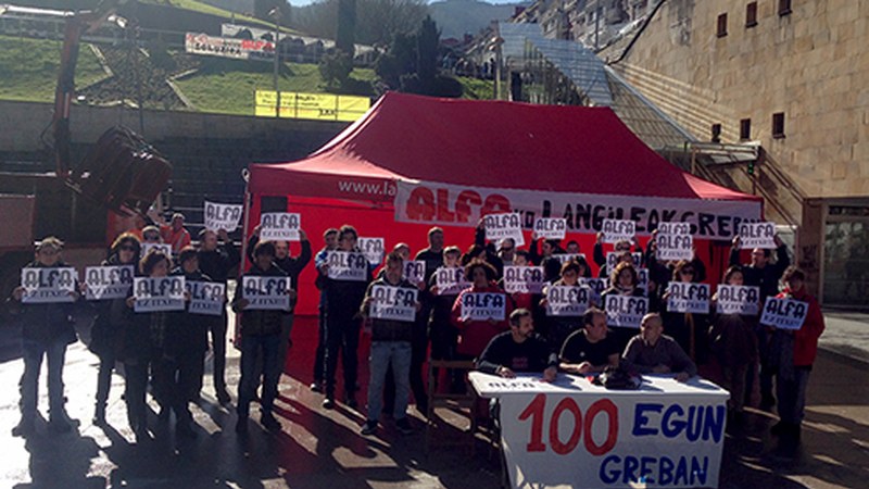 Alfako beharginek lanpostuen aldeko greba hasi zutela 100 egun bete dira gaur