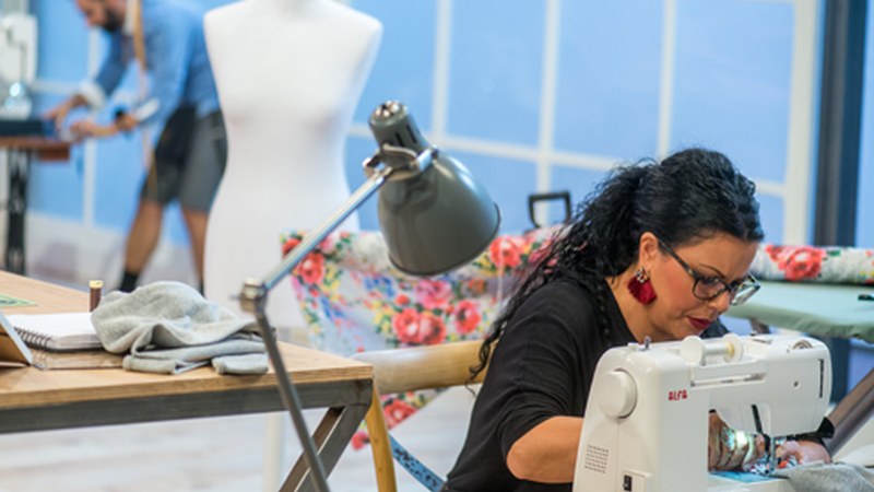 Alfako josteko makinak omenduko dituzte “Maestros de la costura” TVE1-eko programan