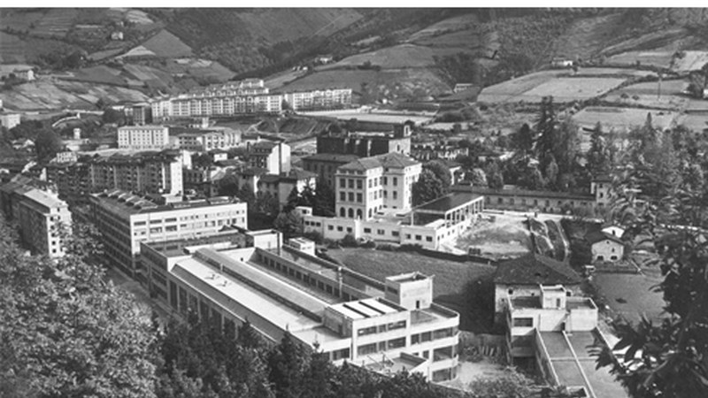 Alfaren sorreraren mendeurrena (1920-2020) gogoratzeko argazki handi bat jarriko da Legarre 19ko horman