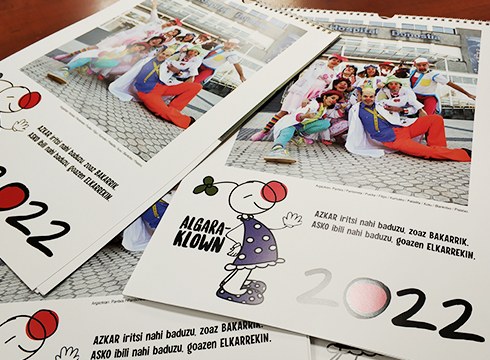 Algaraklown ospitaleko pailazoen 2022ko egutegia salgai dago ...eta kitto!-n