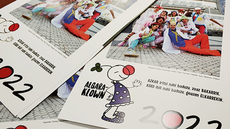 Algaraklown ospitaleko pailazoen 2022ko egutegia salgai dago ...eta kitto!-n