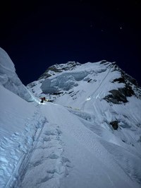 Ama Dablameko gailurra iritsi du Fernando Errekalde mendizaleak Ama Dablameko gailurra iritsi du Fernando Errekalde mendizaleak