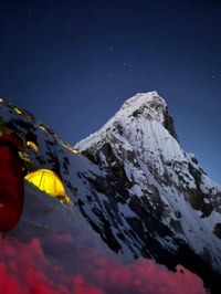 Ama Dablameko gailurra iritsi du Fernando Errekalde mendizaleak Ama Dablameko gailurra iritsi du Fernando Errekalde mendizaleak