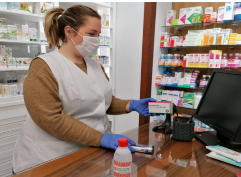 Amaia Albizu (botikaria): “Jendeari behar duena baino gehiago ez erosteko eskatzen diogu"