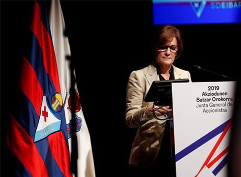 Amaia Gorostiza enpresariari eta Eibar futbol taldeko presidenteari eman diote Sabino Arana Fundazioaren hirugarren saria