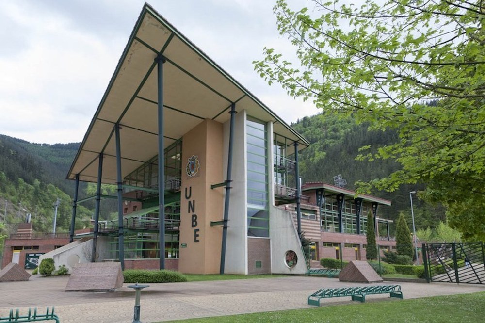 Amaitu da Ipurua eta Unbeko kiroldegietako atezainen greba