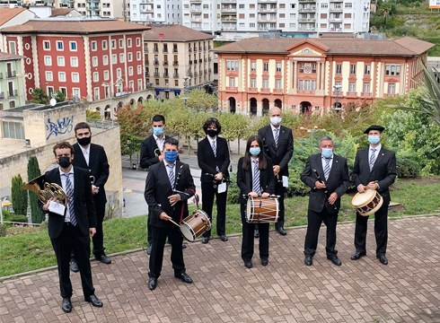 Amaña auzoan kalejiran irtengo da Usartza Txistulari Banda igande goizean