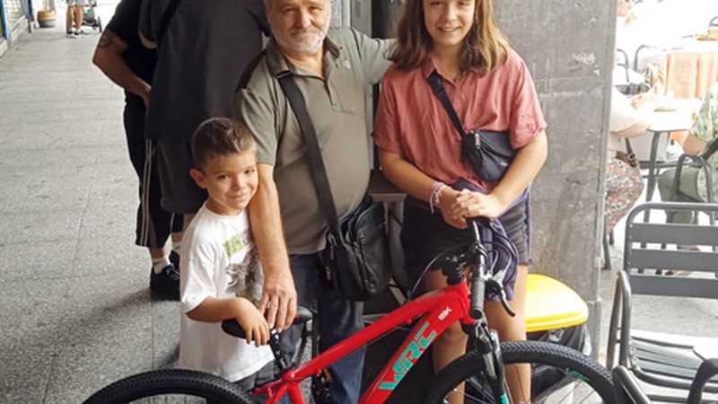 Amañako jaietako bizikletaren irabazleak jaso du saria