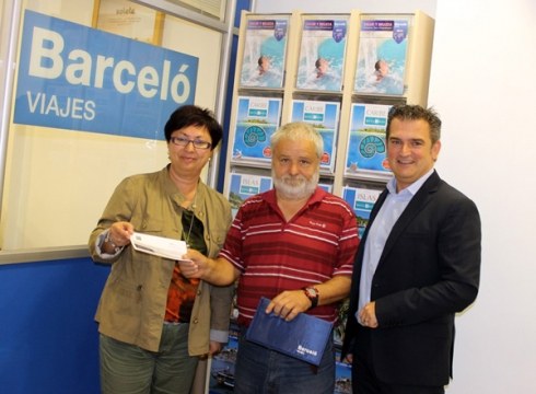 Amañako jaietako zozketako irabazleak saria jaso du