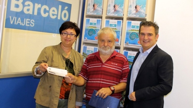 Amañako jaietako zozketako irabazleak saria jaso du