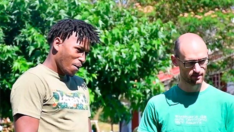 Amets Arzallus bertsolari eta idazlearekin solasaldia Armeria Eskolan