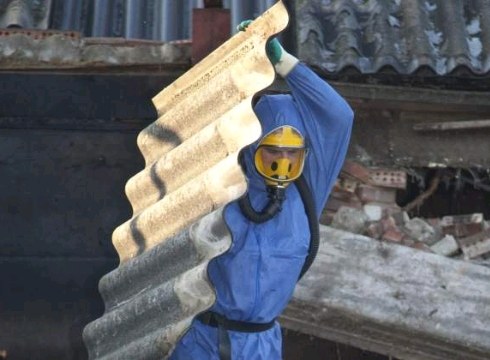 Amiantoaren inguruko hitzaldia egingo dute gaur arratsaldean Ahal Duguren egoitzan