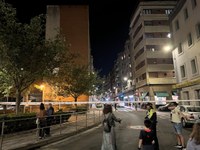 Anbulatorioko fatxadaren zati bat bota egin behar izan dute