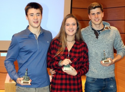 Ander Izagirre, Nora Varela eta Markel Alberdi igerilariei errekonozimendua