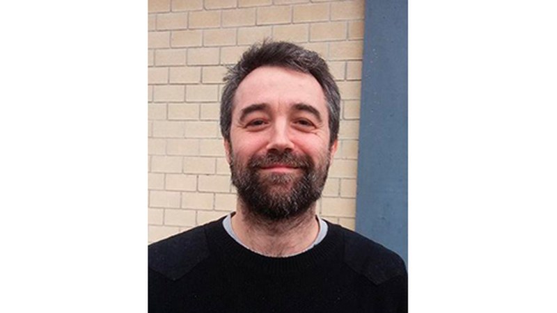 Ander Maiora, idazlea: “Gure kulturaren basamortua atzean utzi nahi duen pentsaera agertu nahi du liburuak”