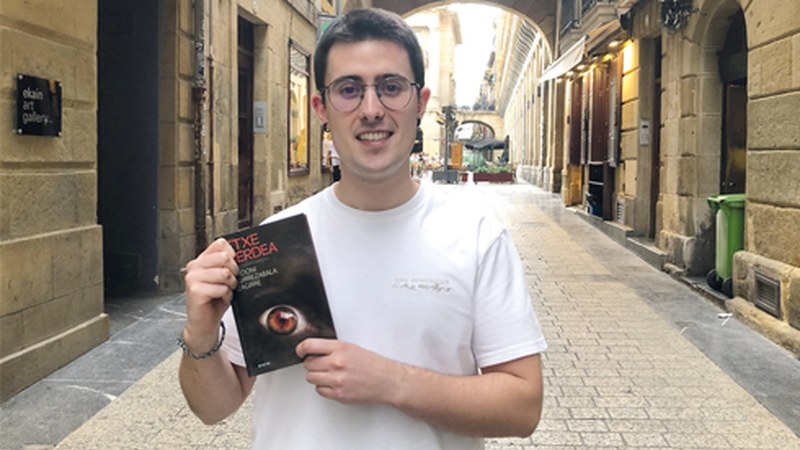 Andoni Agirrezabal arituko da irakurleekin solasean biharko Harixa Emoten tertulian