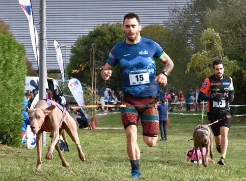 Andoni Mayo eta Dexter nagusi Salamancan jokatutako txakur-kros proban