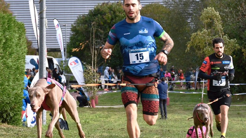 Andoni Mayo eta Dexter nagusi Salamancan jokatutako txakur-kros proban