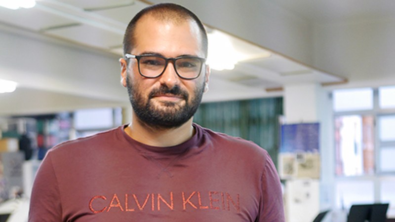 Andoni Vazquez Santos: “Bandako zuzendari izatea kontzertuetan eskuak mugitzea baino gehiago da”