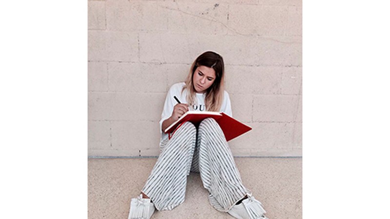 Andrea Garcia, marrazkilaria: “Jendearen hitz politak entzuteak demaseko poza ematen du”