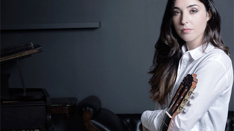 Andrea Gonzalez Caballero gitarristak kontratua sinatu du Diamond Artists agentziarekin