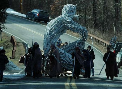 Andres San Millan, artista: "Berba egin barik, gorputzarekin komunikatzen du MAN-ek"