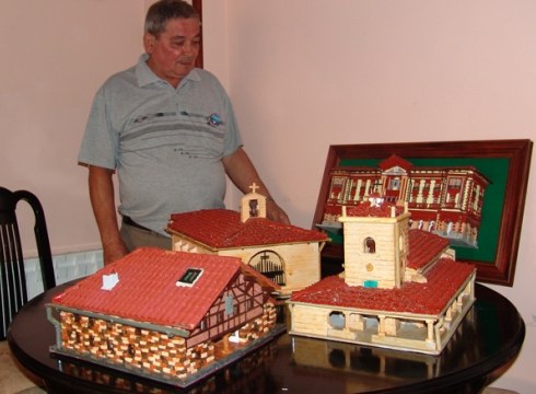 Antonio Herrero, maketagilea: "Planoei jarraituta, eskalan egiten ditut maketak"