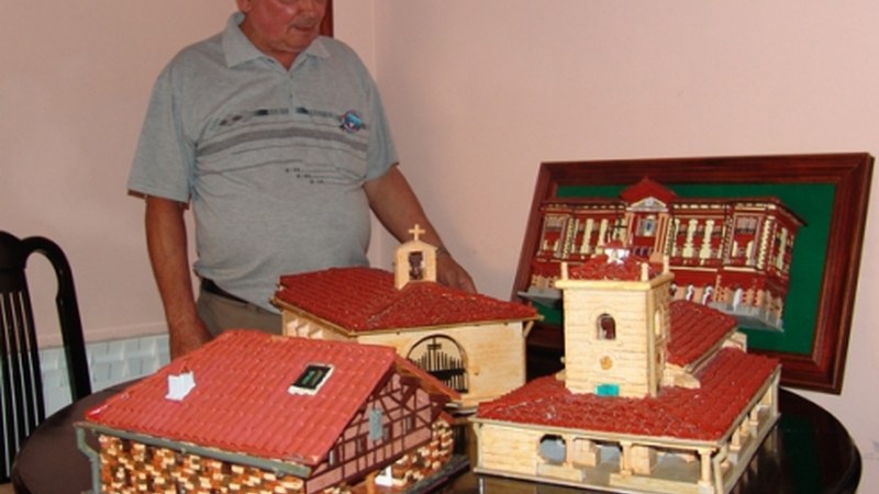 Antonio Herrero, maketagilea: "Planoei jarraituta, eskalan egiten ditut maketak"