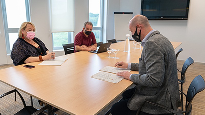 AP-8 autobideak Eibar zeharkatzen duen zatian zarataren kontrako pantallak jartzea eskatu dute berriz ere