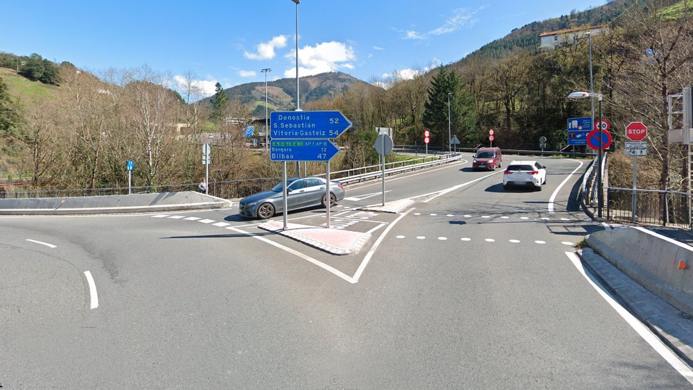 AP-8 autobidearen sarrera-irteeran segurtasuna hobetzea eskatu du "Ekialdea Bai" auzo elkarteak