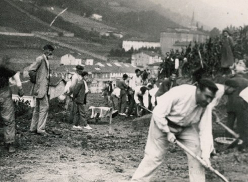Apopiloek lau hamarkadatan Eibarren izandako pisua aztertu du Fernando Serranok Eibar Rebistan