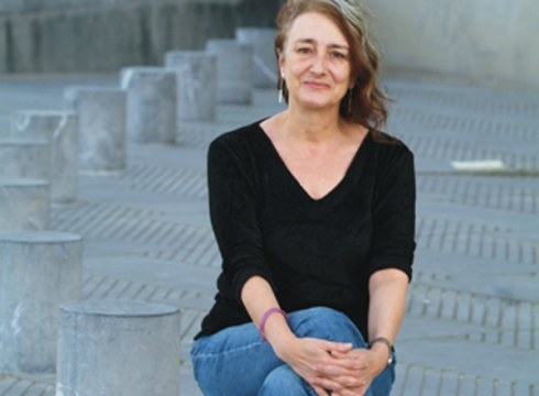 Arantza Urretabizkaia, idazlea: "Zahartzeko modu berri bat asmatu behar dugu"