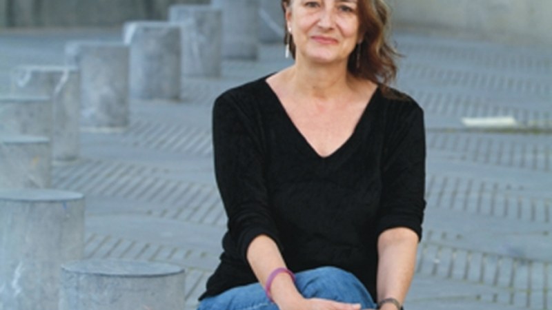 Arantza Urretabizkaia, idazlea: "Zahartzeko modu berri bat asmatu behar dugu"