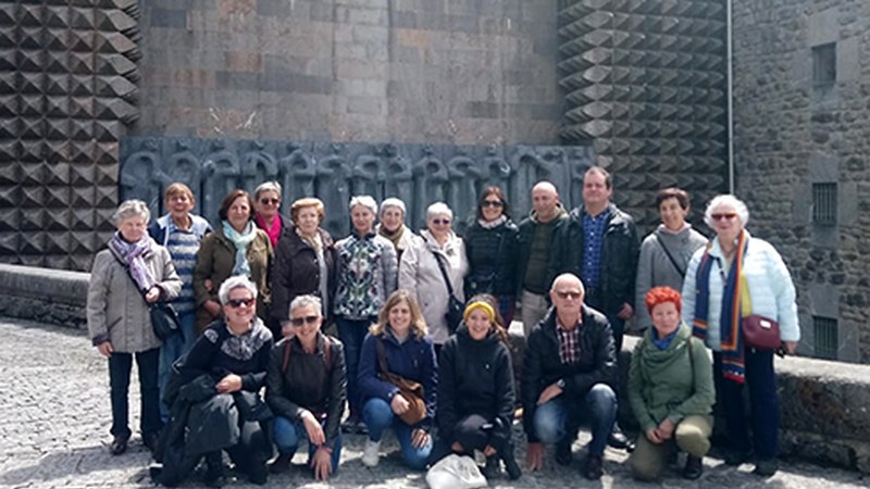 Arantzazu eta Oñati ezagutzeko irteera egin zuten berbalagunek zapatuan