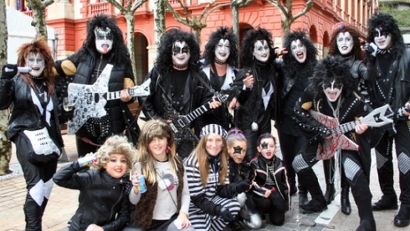 Aratoste Martitzenak agurtuko ditu Aratosteak