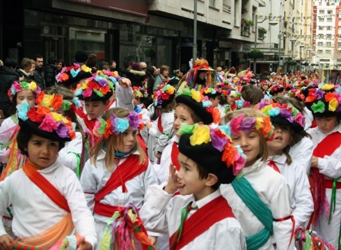 ARATOSTEAK: Negua mozorrotzeko adina festa