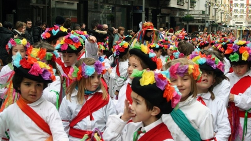 ARATOSTEAK: Negua mozorrotzeko adina festa