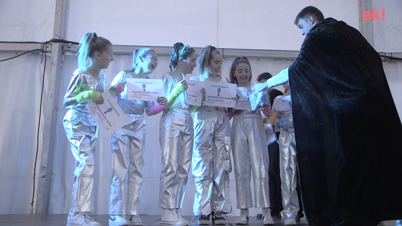 Aratosteetako Play-Back lehiaketan Zilarrak, Eleganteak eta Teletubiak taldeak garaile